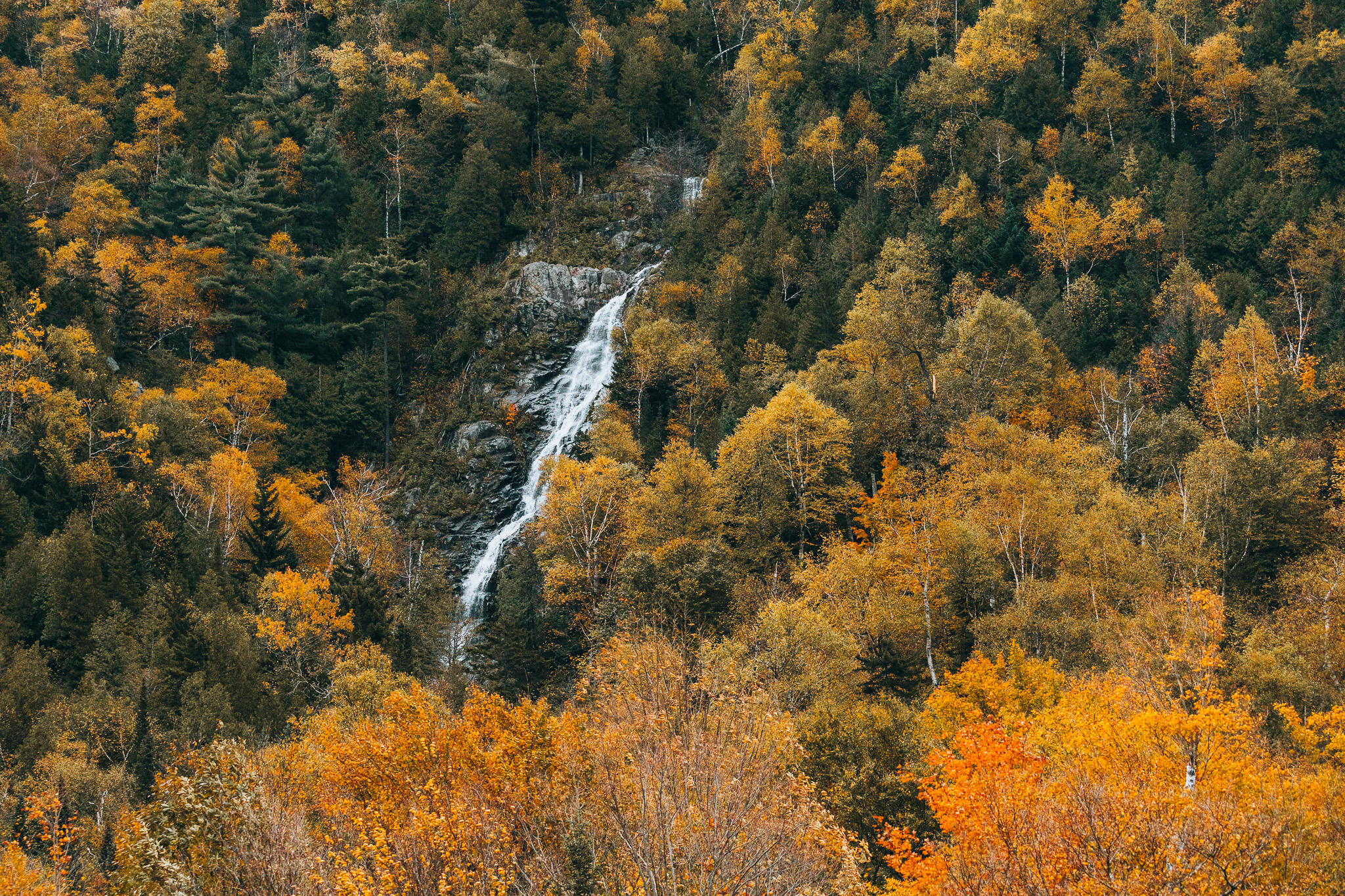 Upper and lower Cascade Lake fall foliage