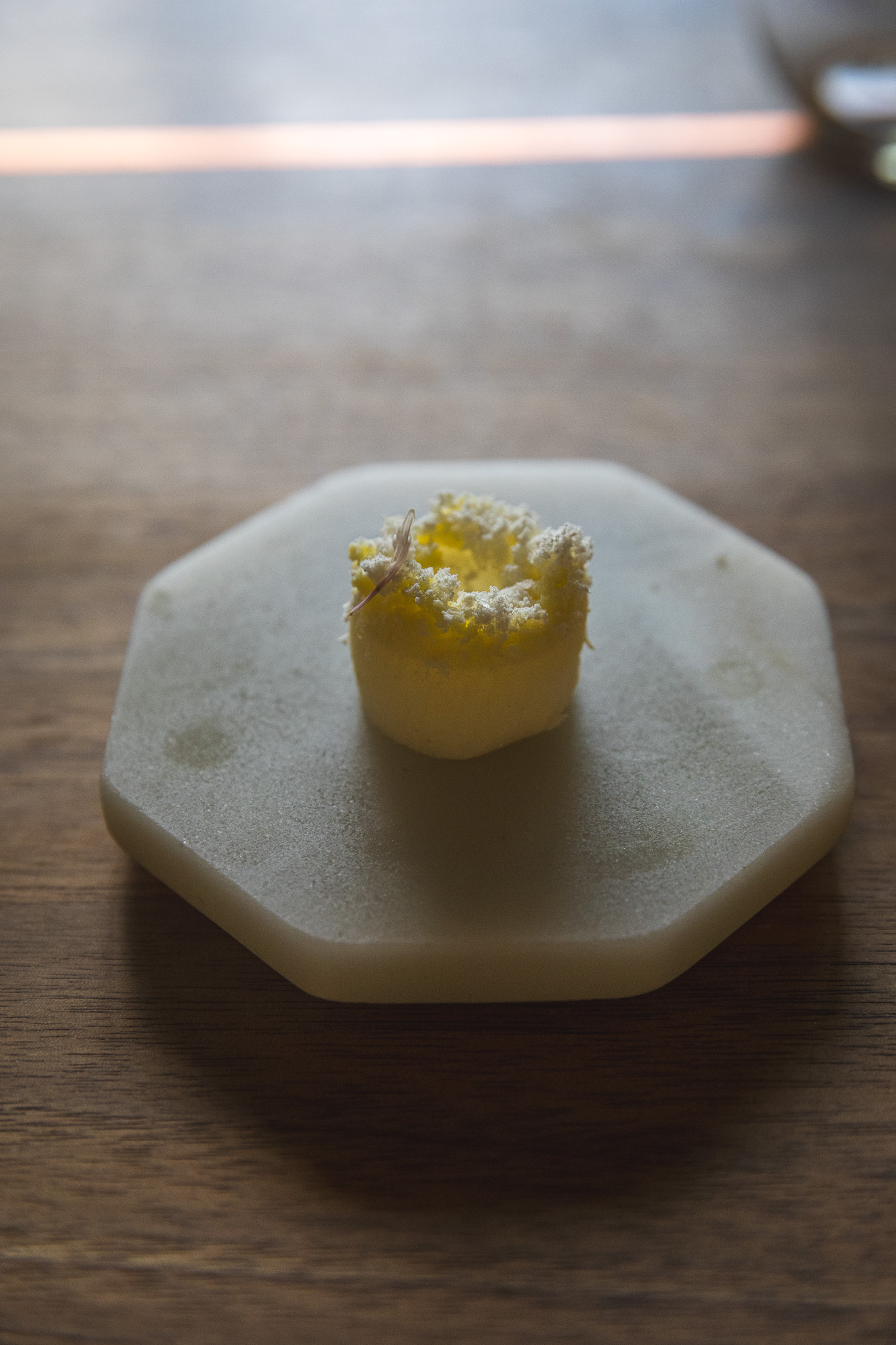 Small dessert on a hexagonal plate