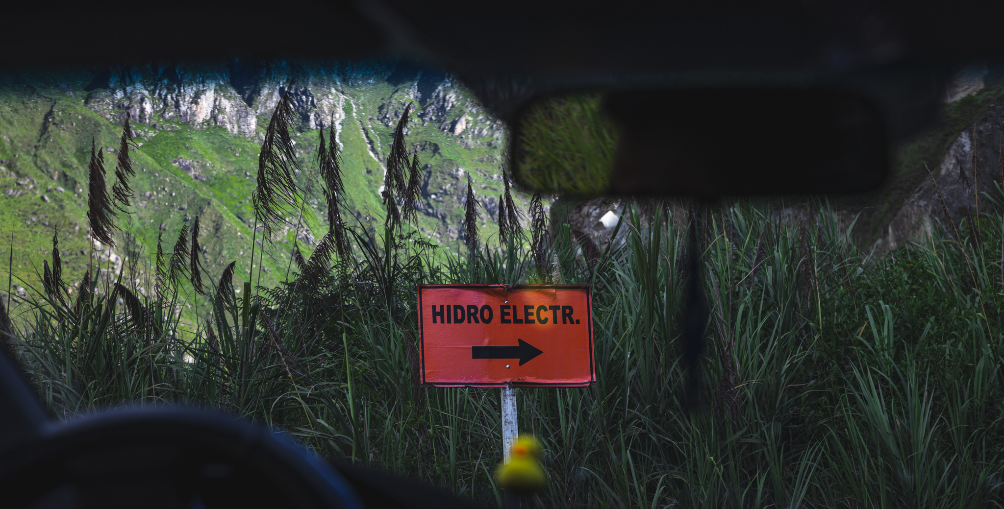 Road sign pointing to the hydroelectric factory on the right