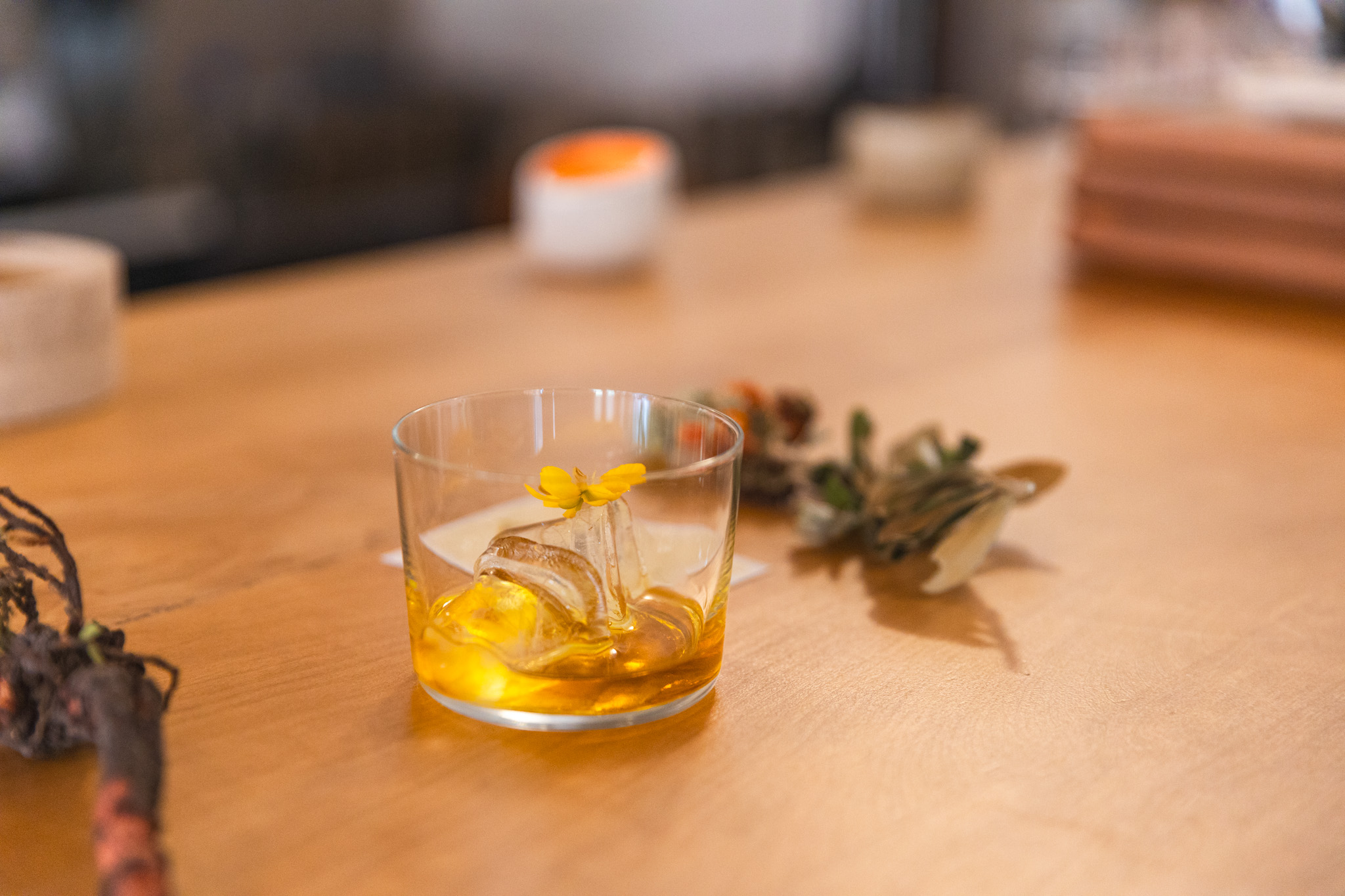Honey-colored cocktail